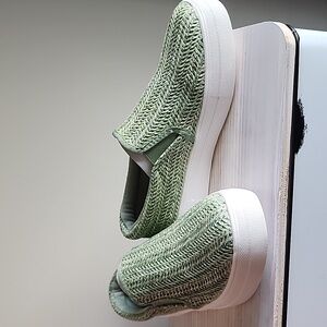 NEW Soda Green Slip-On Women's Shoes/Loafers Size 7.5